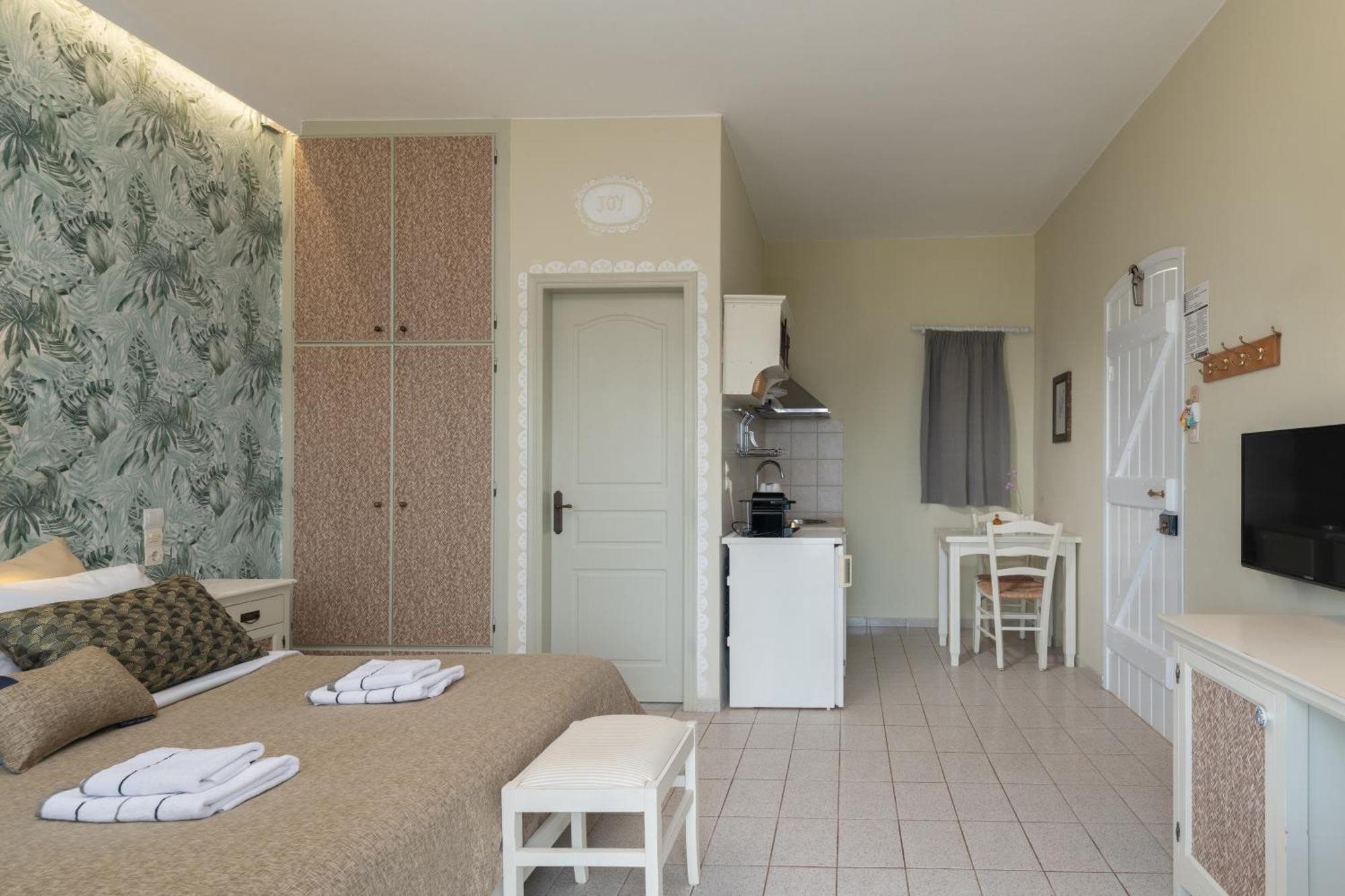 Adrakos Apartments (Adults Only) เอลุนดา ภายนอก รูปภาพ