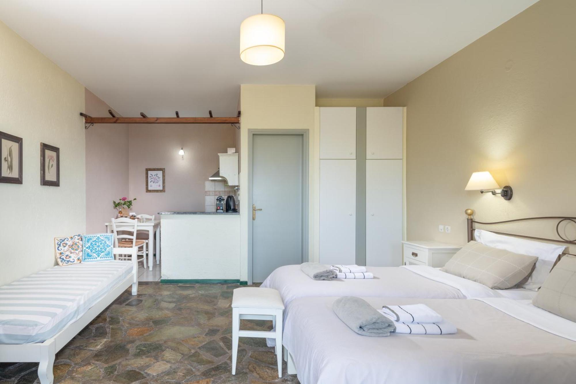 Adrakos Apartments (Adults Only) เอลุนดา ภายนอก รูปภาพ